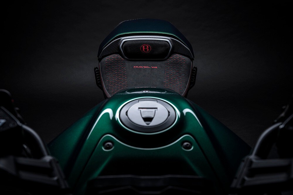 Ducati e Bentley: due serie davvero speciali per la Diavel V4